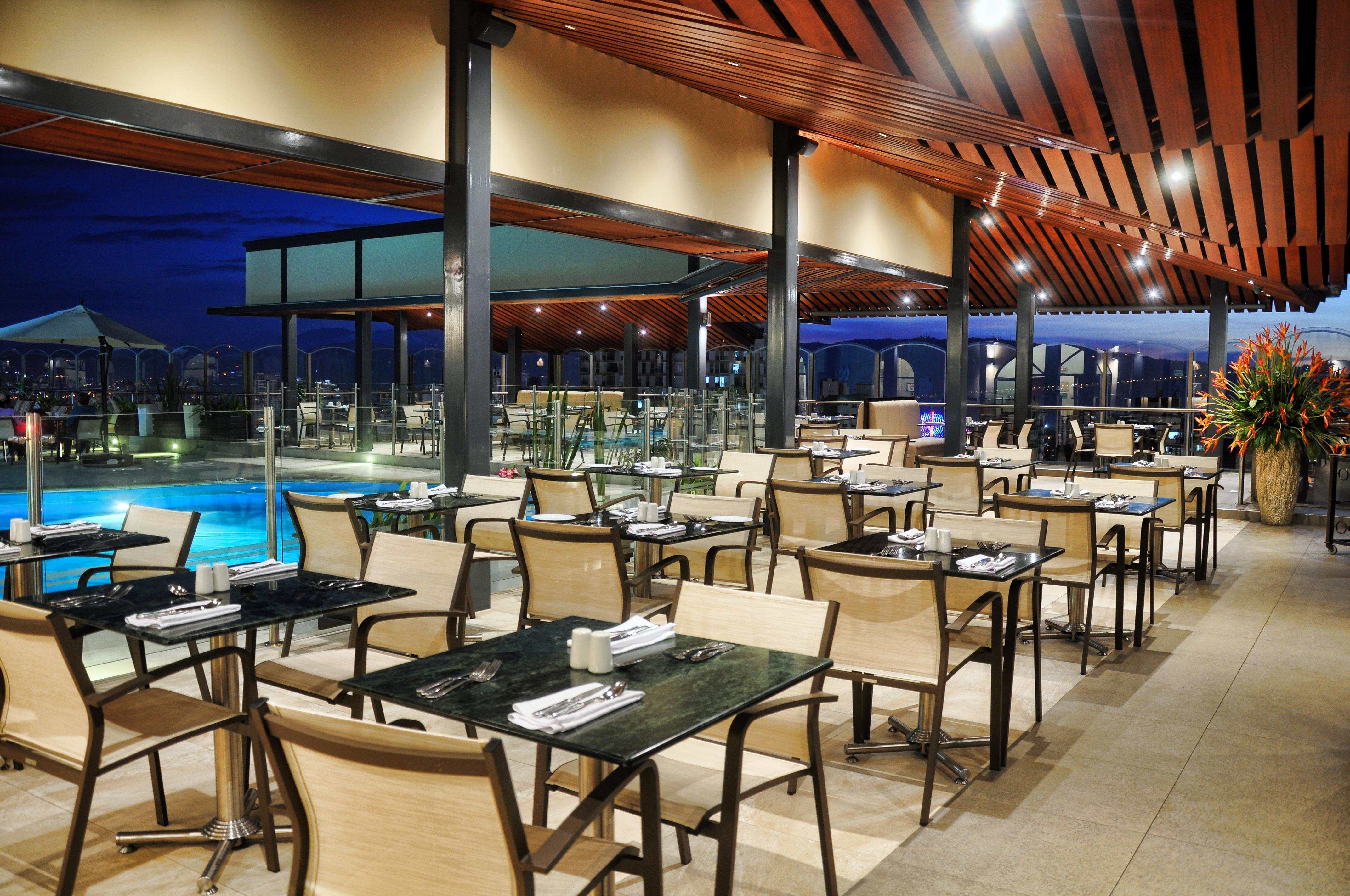 Hotel Dann Carlton Bucaramanga Extérieur photo The Pool Bar