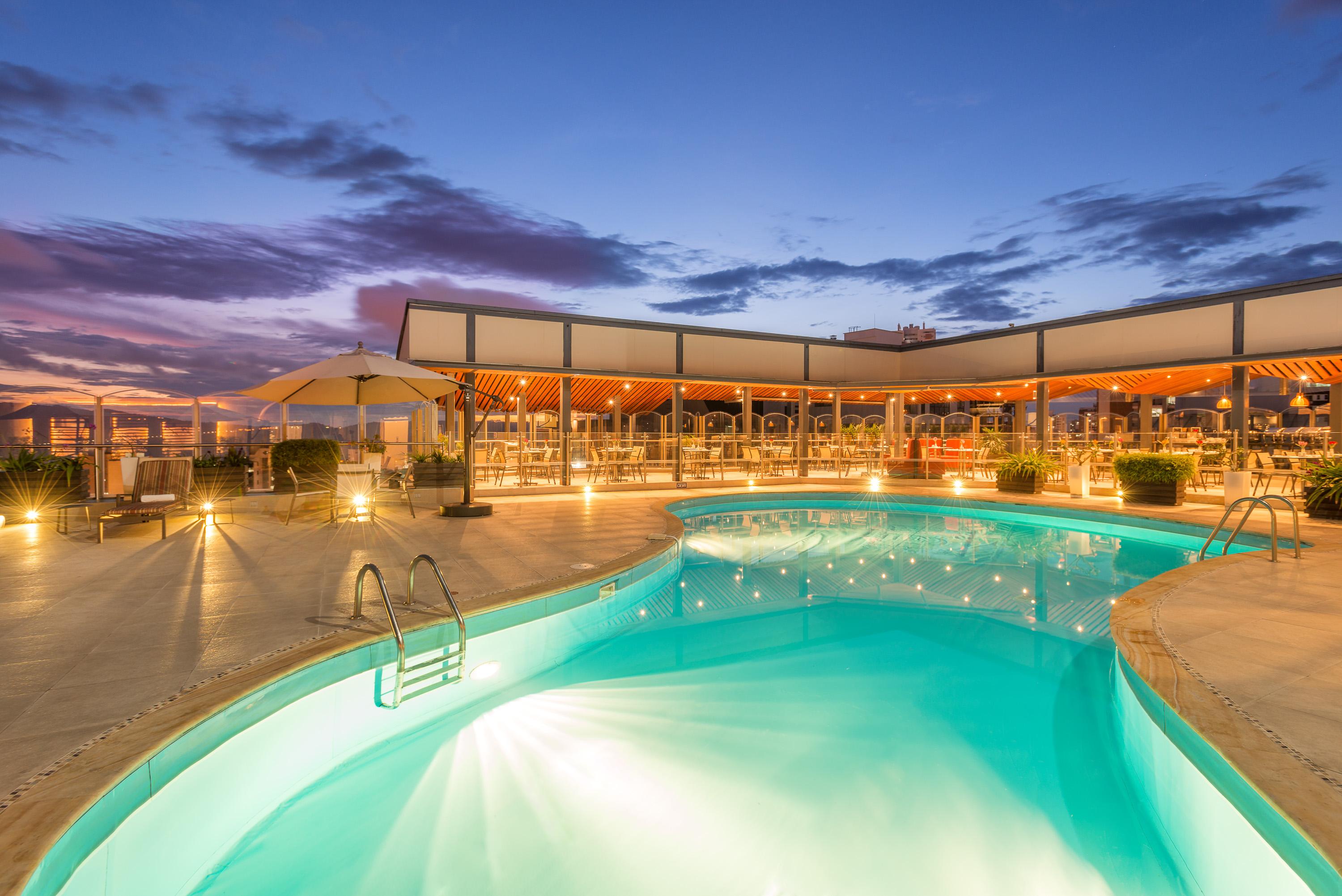 Hotel Dann Carlton Bucaramanga Extérieur photo Rooftop pool at the hotel