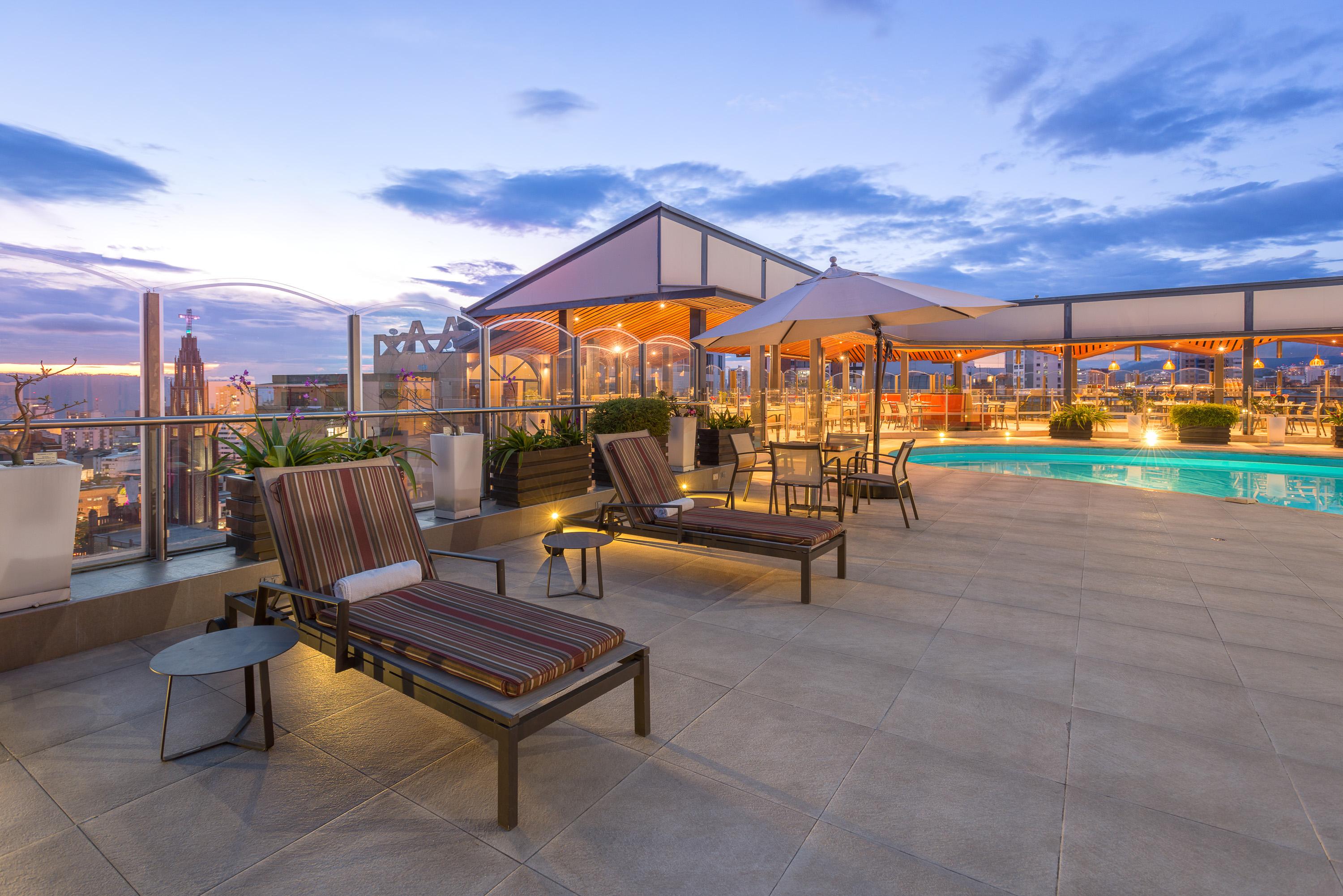 Hotel Dann Carlton Bucaramanga Extérieur photo Rooftop pool at the Four Seasons Hotel, Bogotá