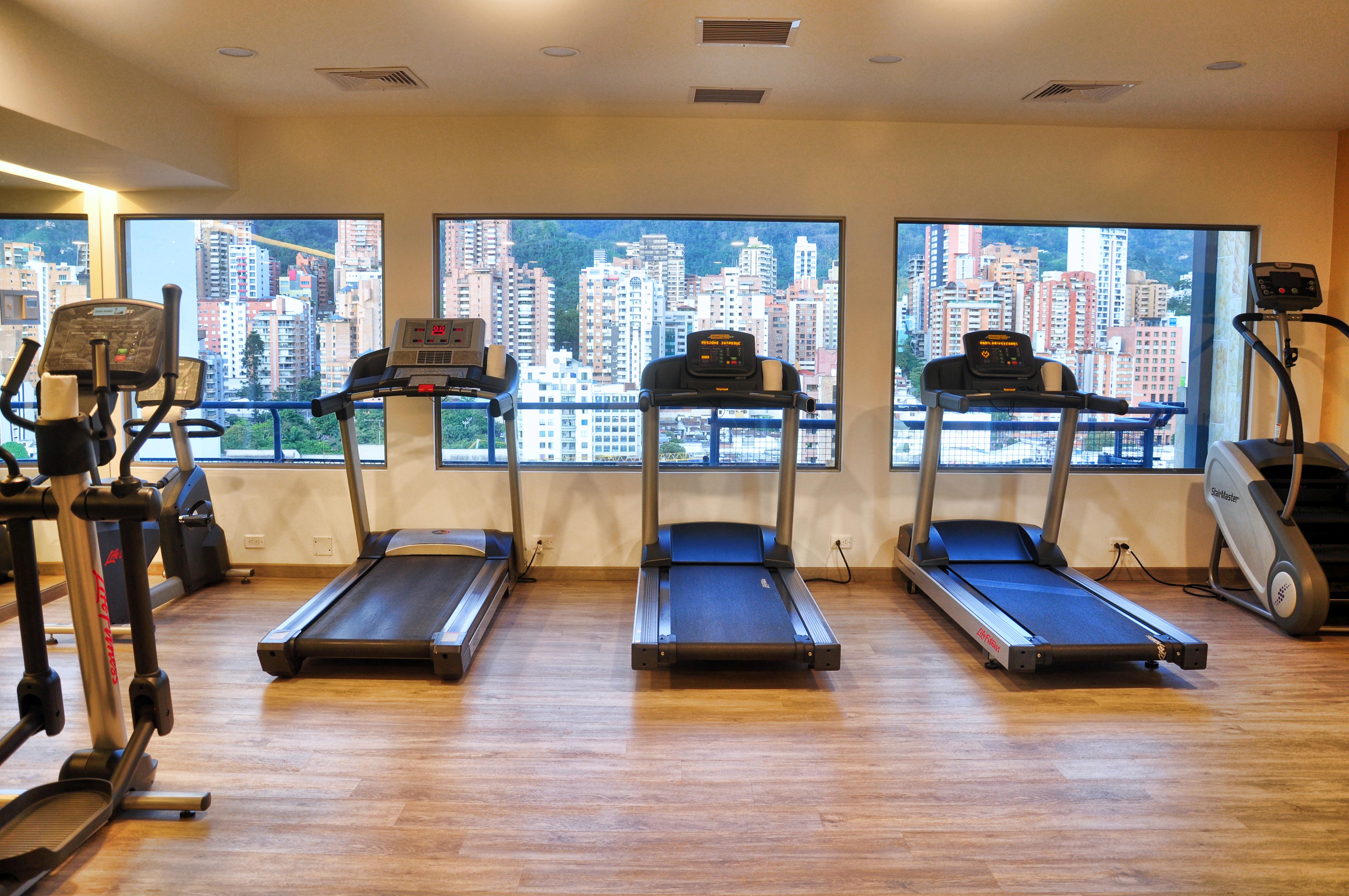 Hotel Dann Carlton Bucaramanga Extérieur photo Treadmills in a gym