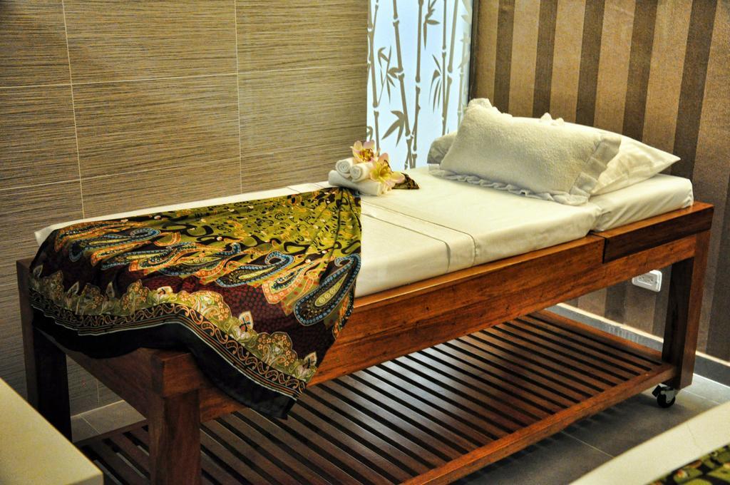 Hotel Dann Carlton Bucaramanga Extérieur photo A massage table