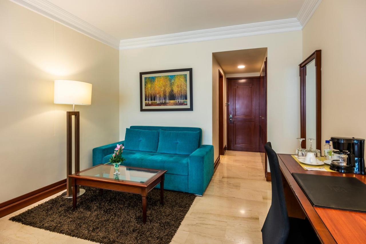 Hotel Dann Carlton Bucaramanga Extérieur photo A room at the hotel